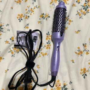 Wavytalk Hair Styling Hot Round Thermal Brush for a blow out look